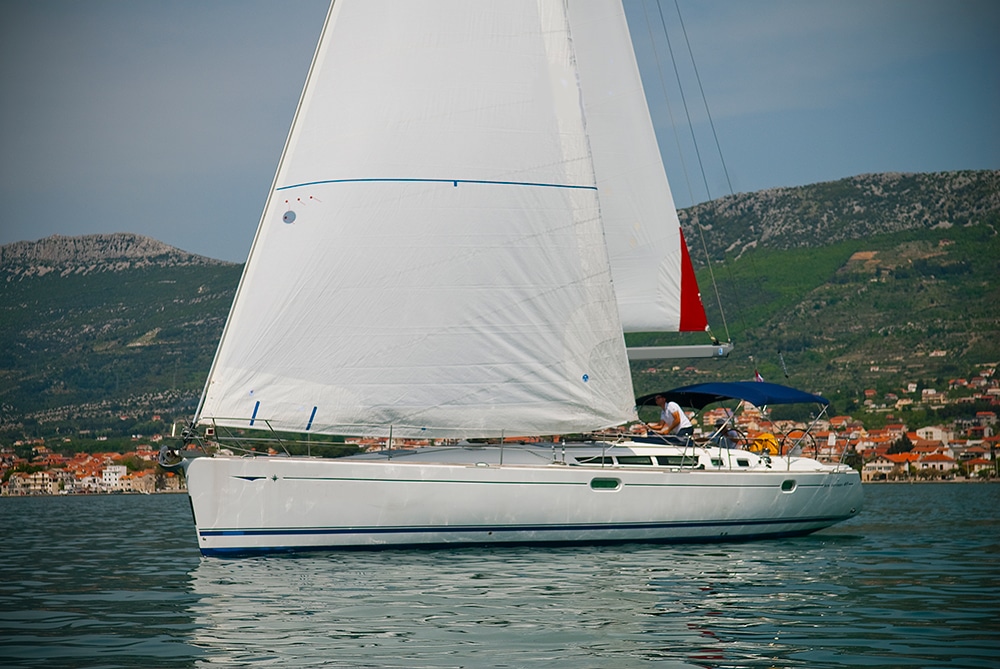 Sun Odyssey 49 luxury sailing school yacht 